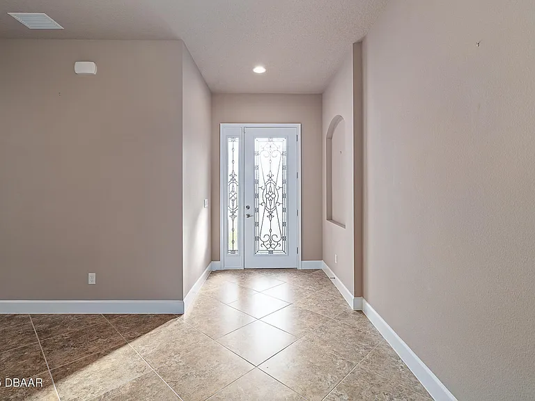 829 Pinewood Dr — Photo 4