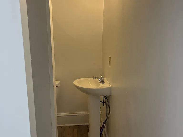 715 W 3rd St #4 — Photo 12