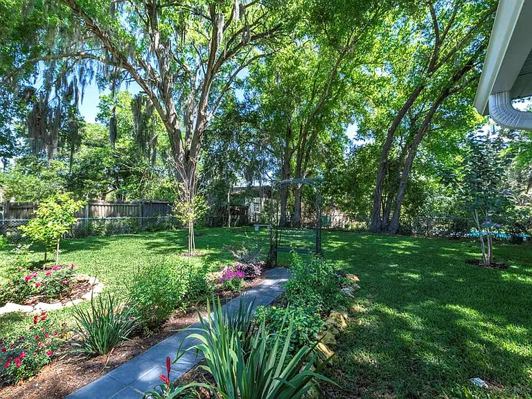 1210 N Donnelly St — Photo 10