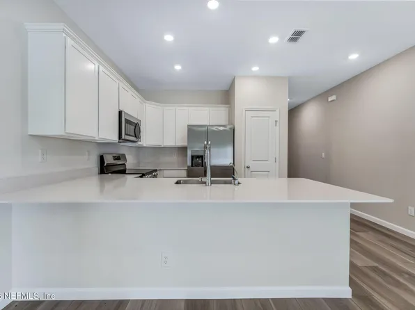 704 HOLLY LAKES Drive, Orange Park, FL 32073