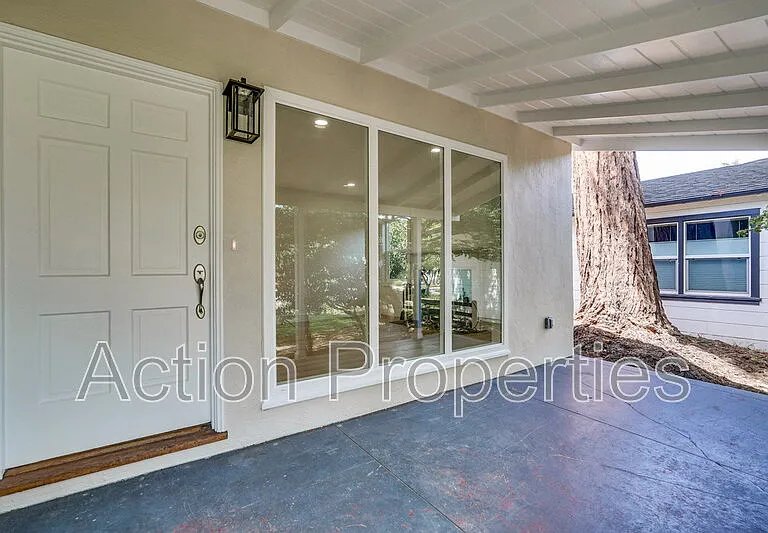 207 Haight St — Photo 2