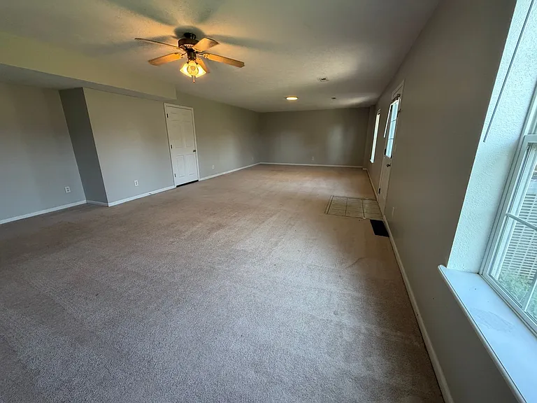 135 Lyle Curtis Cir — Photo 28
