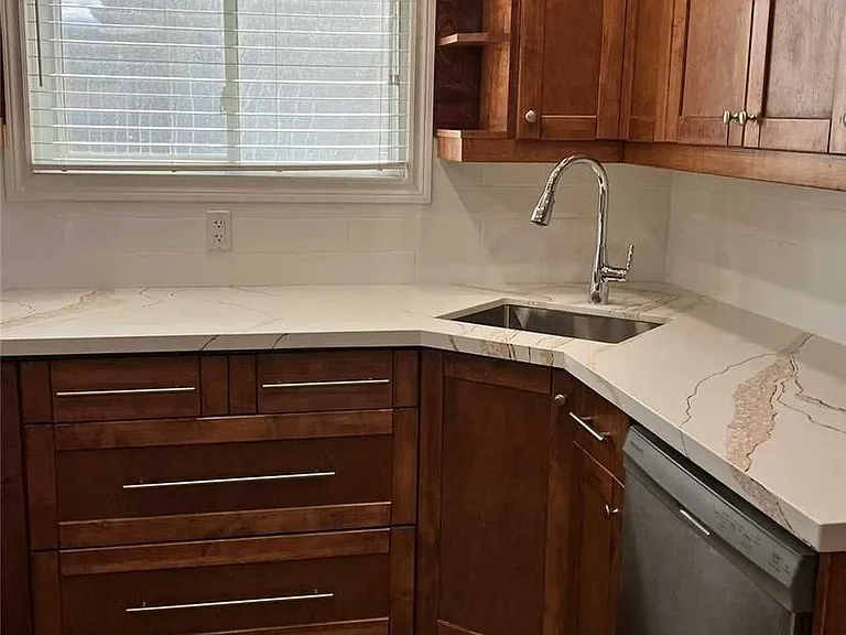78 Regent Dr — Photo 3