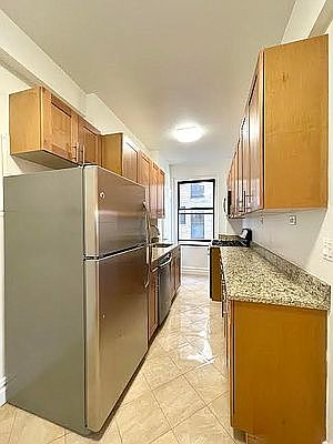 2nd image of 225 W 106th St APT 11H