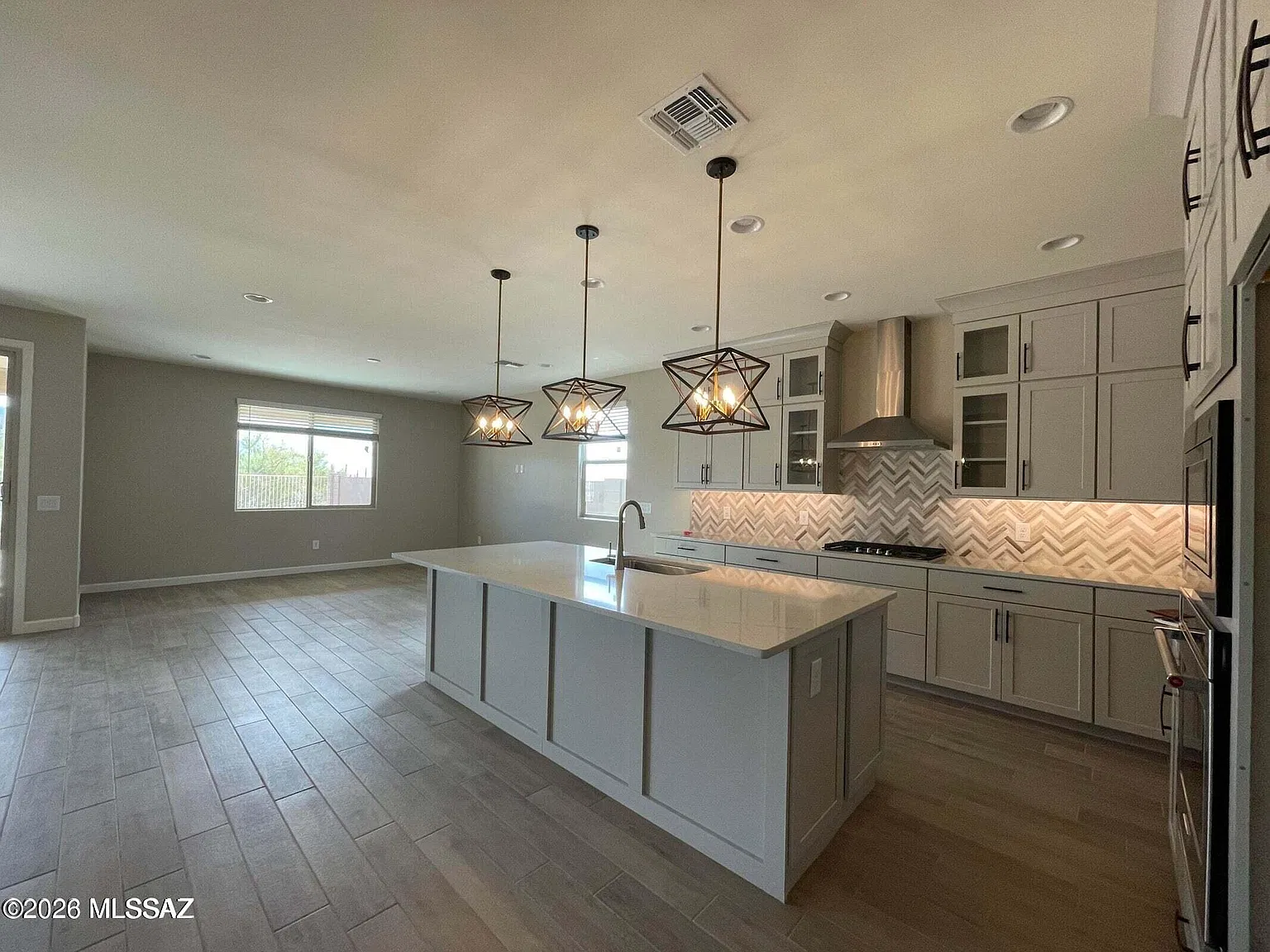 4 bed, 3.0 bath, 2342 sqft, $2,800 — Photo 2