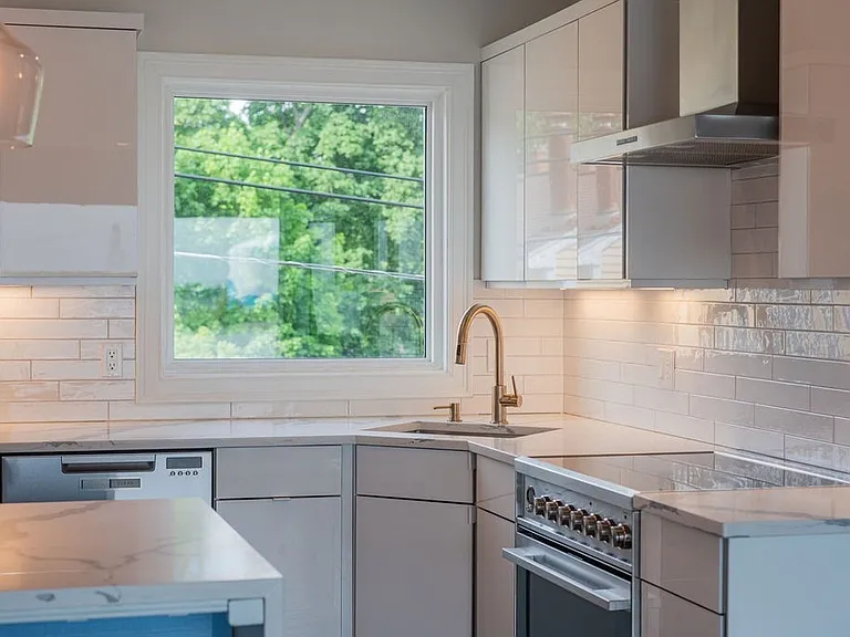 82 Webb St #2L — Photo 2