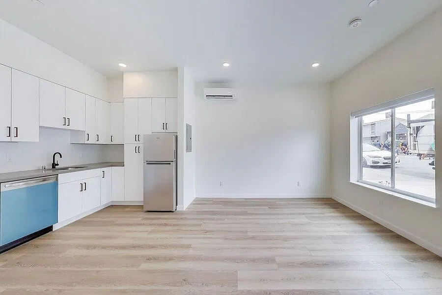4350 Kirkham Street — Photo 2