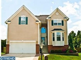 25 Stoneham Dr, Delran, NJ 08075