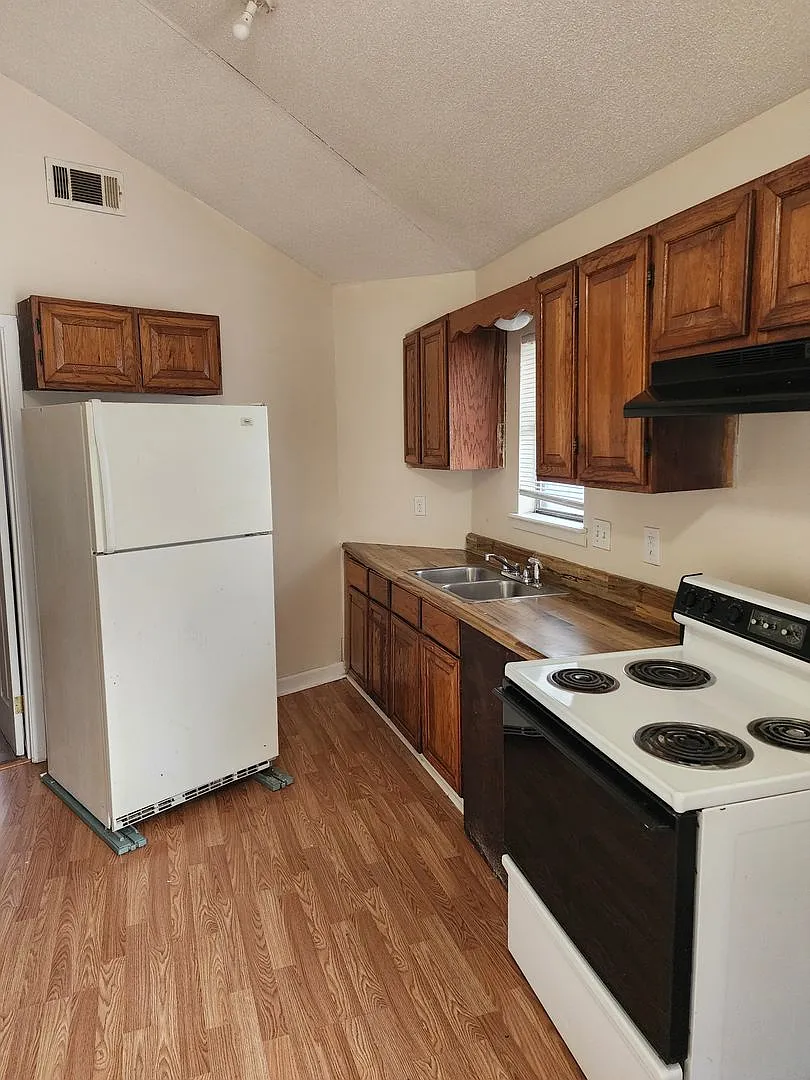 Redmond Apartments — Photo 2