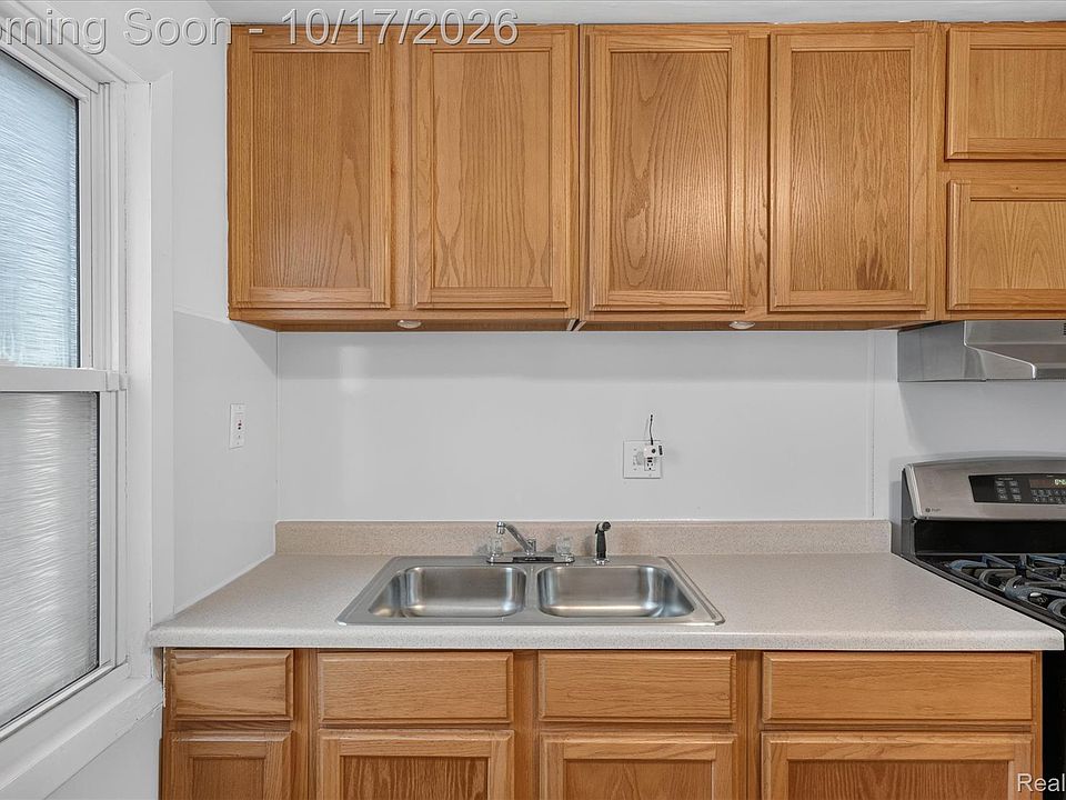 630 White Ave, photo 17