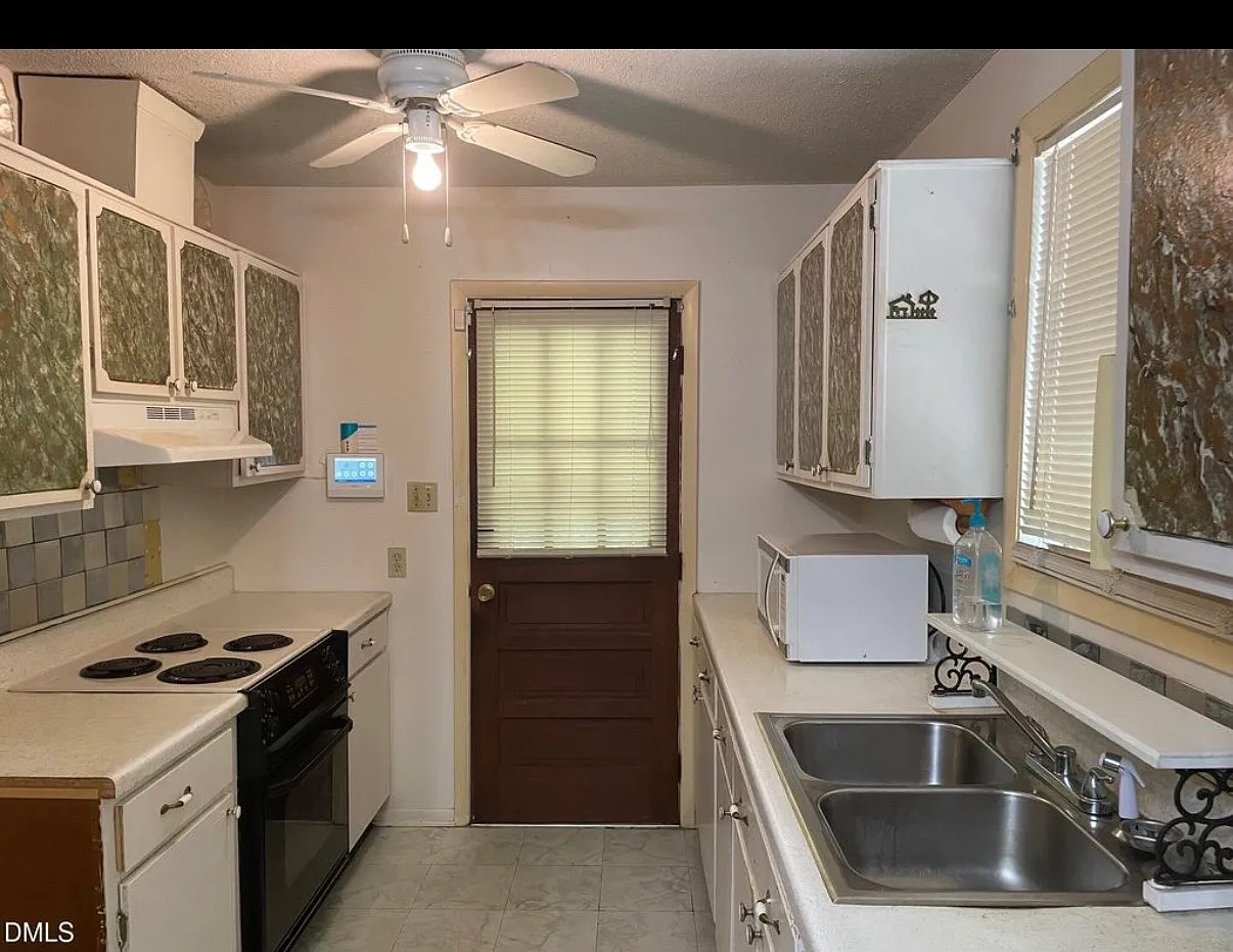 4 bed, 1956 sqft, $2,000 — Photo 2