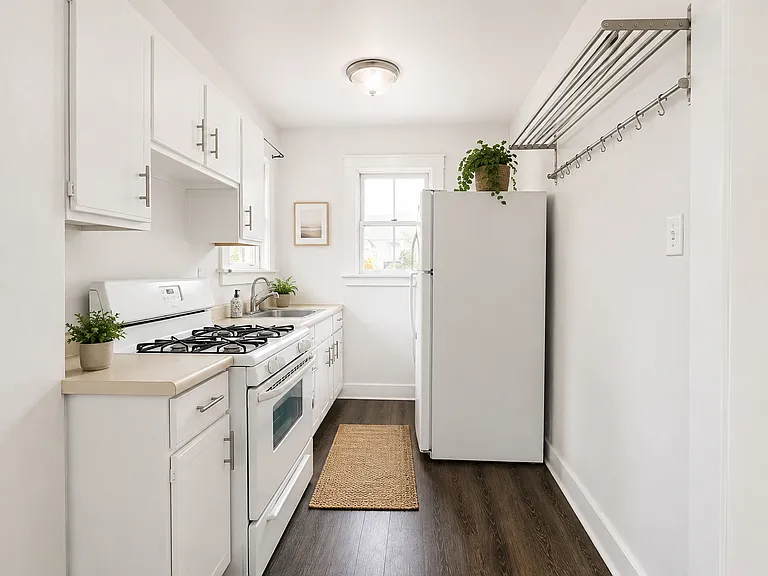 371 Gross St — Photo 2
