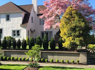 2553 22nd Ave E, Seattle, WA 98112