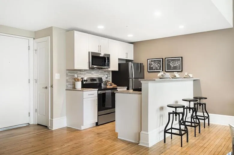 SCHENLEY APARTMENTS — Photo 2