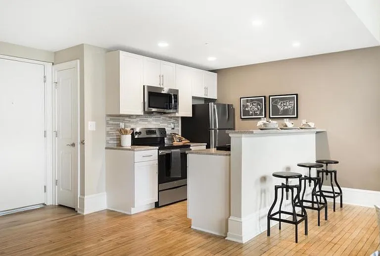 SCHENLEY APARTMENTS — Photo 2