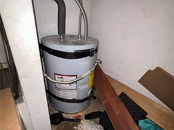 4th image of 4758 Roberta St Unit 2