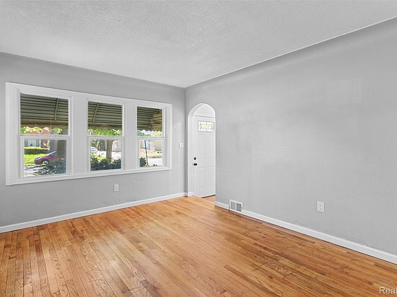 5th image of 11327 Whitehill St