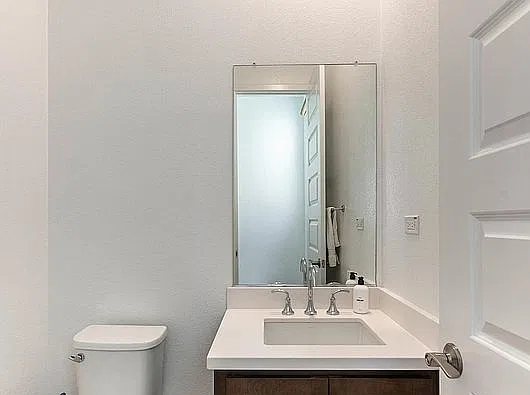 4 bed, 3.5 bath, 2112 sqft, $4,650 — Photo 2