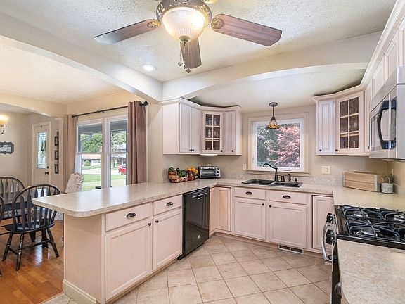 5th image of 211 Brentwood Dr