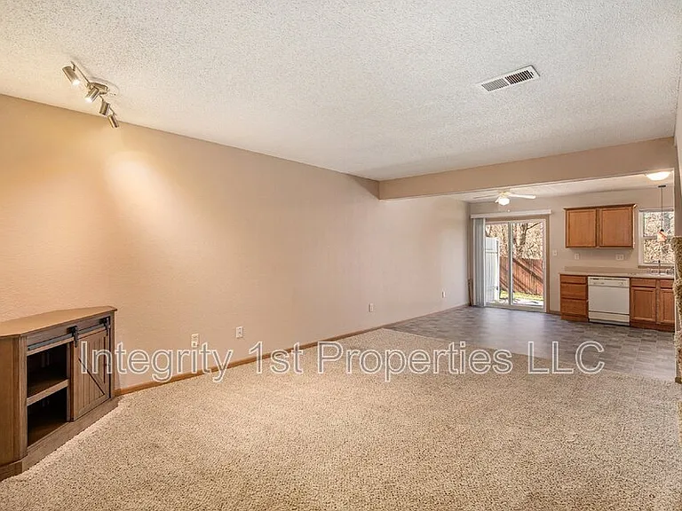 210 Pointe Ln — Photo 11
