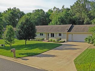 700 Leighton Rd, Waupaca, WI 54981