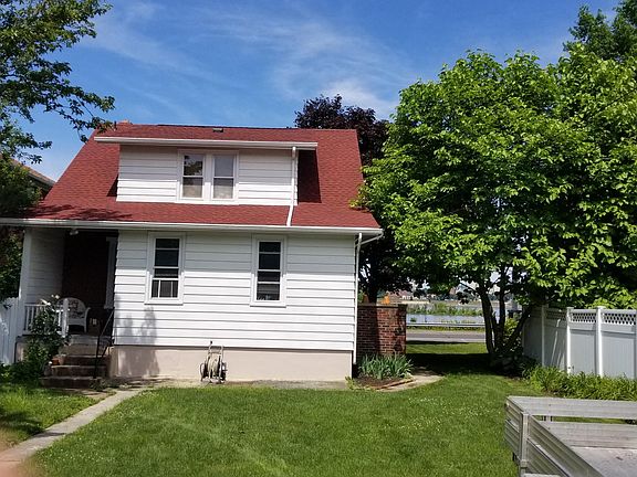 Spacious back yard and off street parking pavors