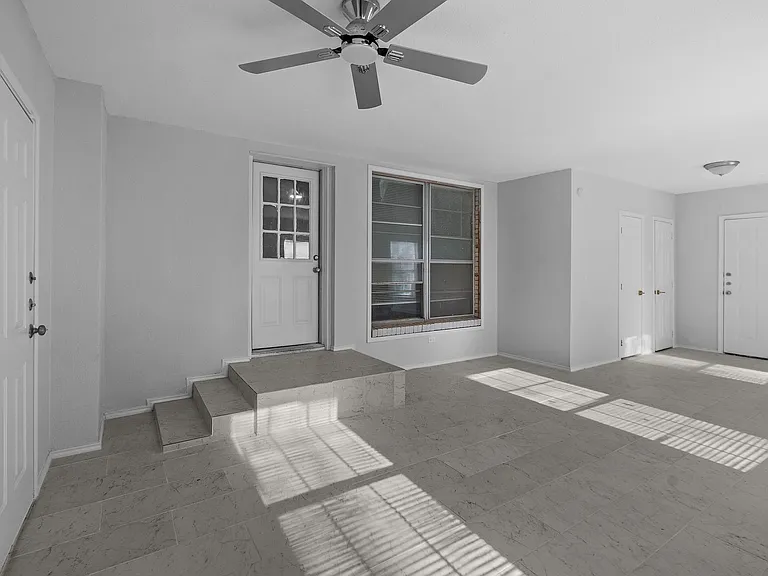 1302 Metropolitan Dr #- — Photo 9