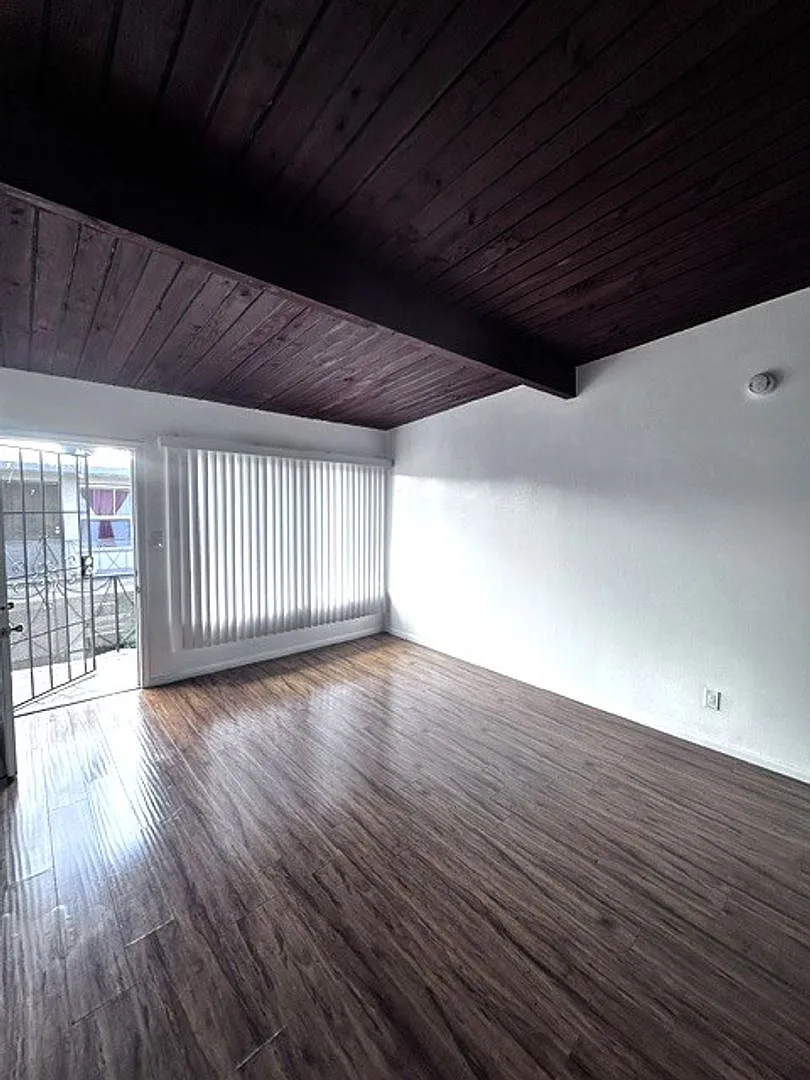 10208 Felton Ave. — Photo 2