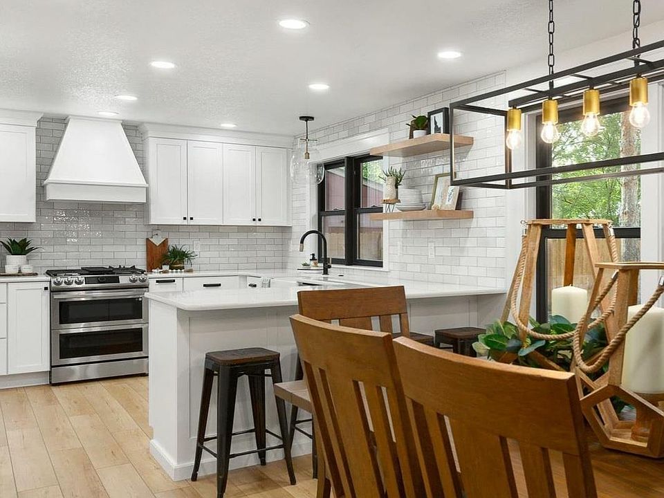 2nd image of 10435 W Shadybrook Dr
