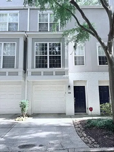 1133 Village Ct SE Photo 1