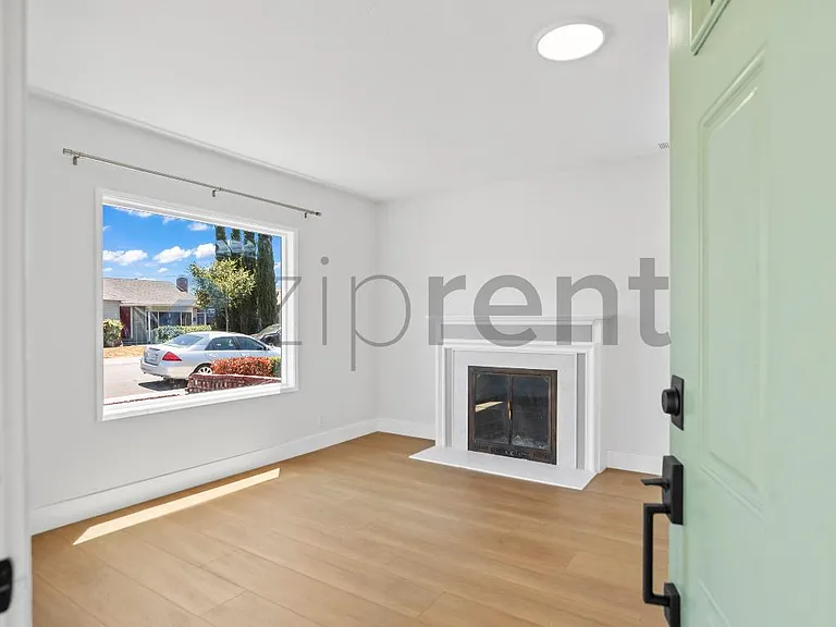1835 Catherine St — Photo 5