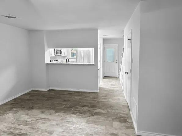 27 Abbey Rd, Euless, TX 76039