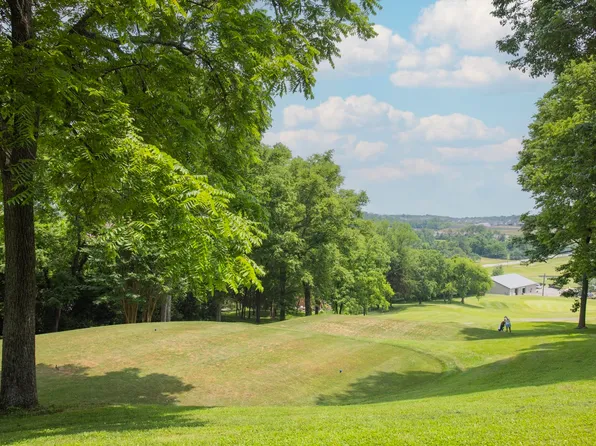 111 Country Hills Dr, Hendersonville, TN 37075