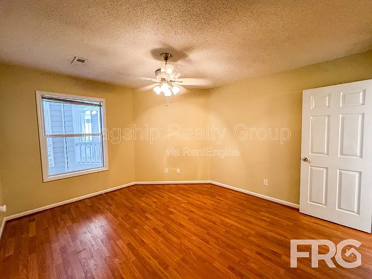 3306 Mulberry Ln #E — Photo 9