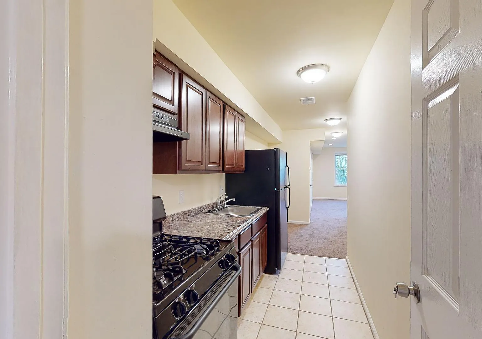 2 bed, 700 sqft, $1,399 — Photo 1