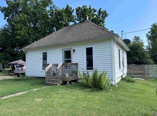 1811 SE 25th St, Topeka, KS 66605