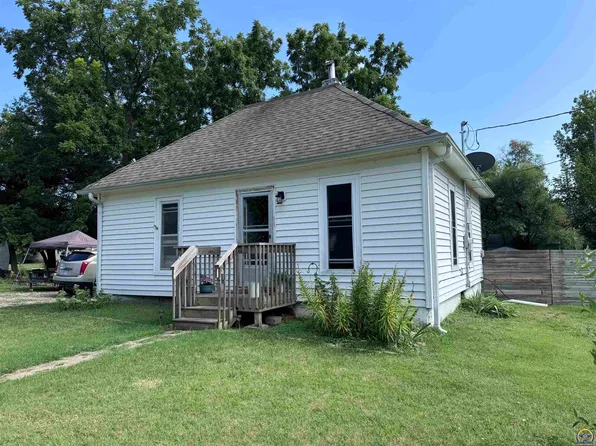 1811 SE 25th St, Topeka, KS 66605