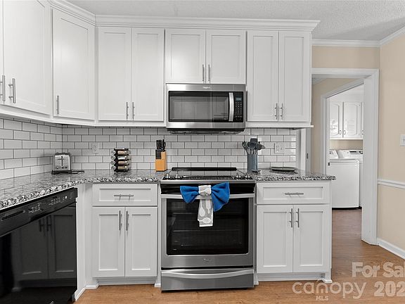 4th image of 39 Bowen Dr