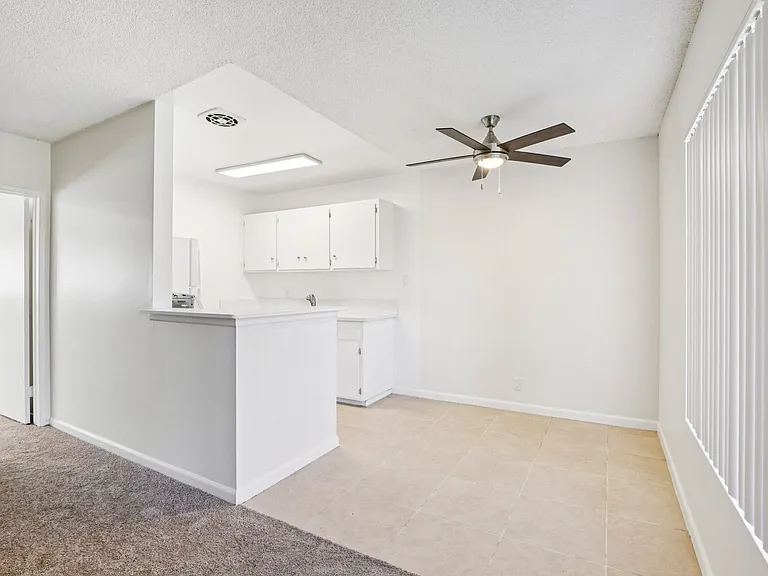 Anaheim Place — Photo 24