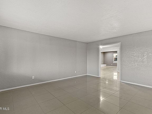 4th image of 438 De Soto Ave