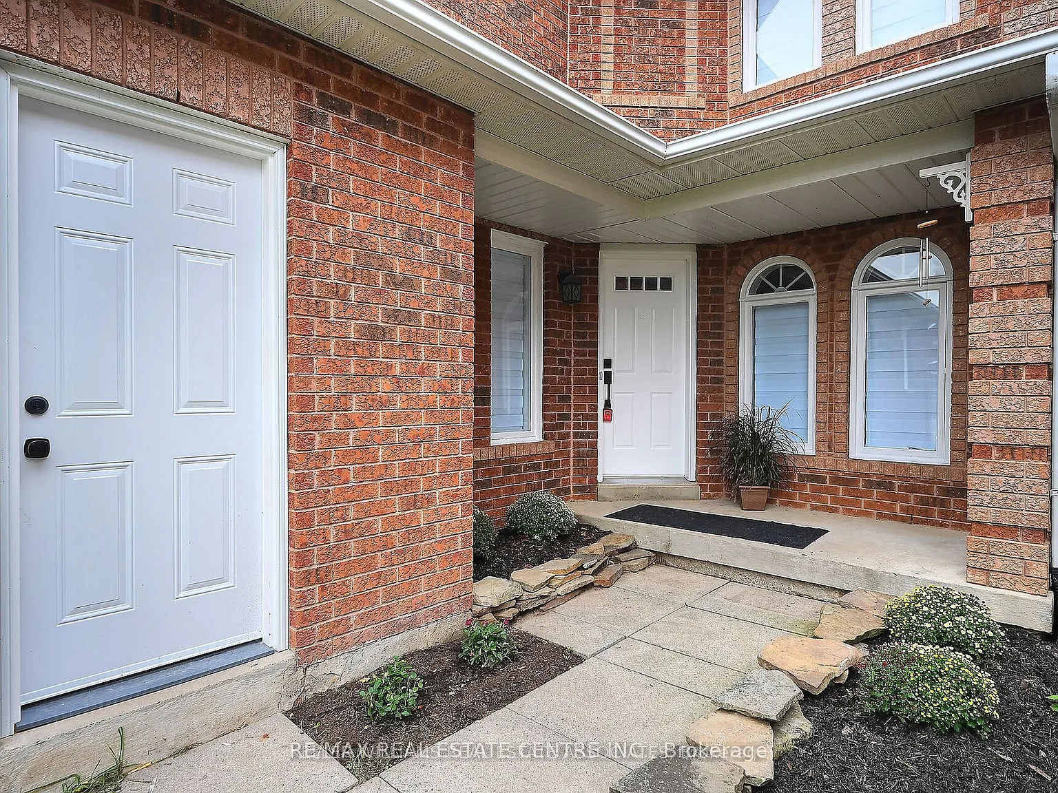 3 bed, $3,200 — Photo 2