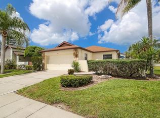 613 Cherrywood Dr, Englewood, FL 34223