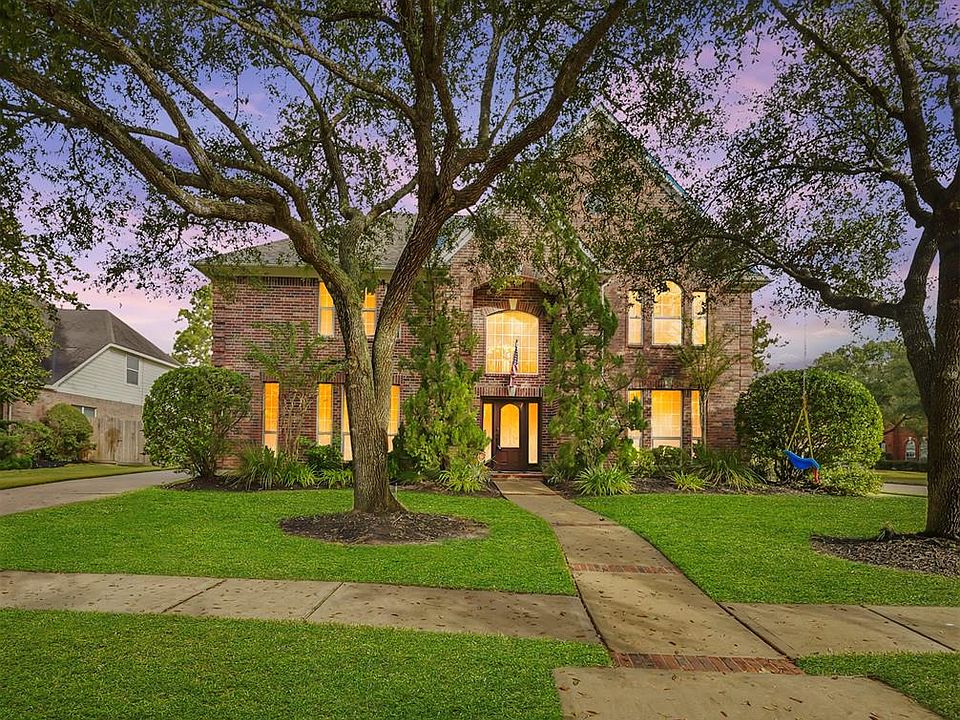 1st image of 1902 Crescent Oak Dr