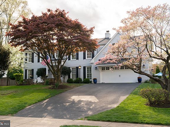 3rd image of 2230 Abbotsford Dr