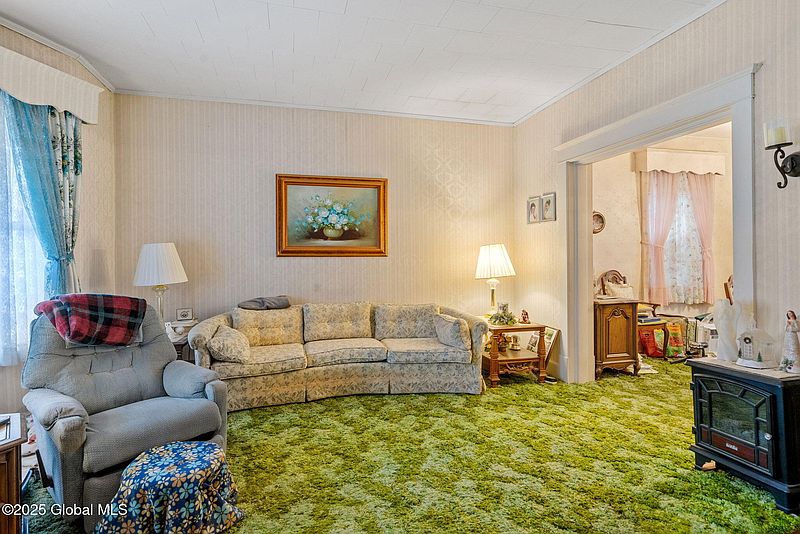 5th image of 40 Mapleridge Avenue