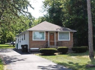 5003 Parkview Dr, Mccullom Lake, IL 60050