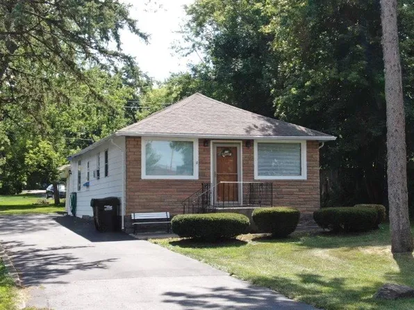 5003 Parkview Dr, McCullom Lake, IL 60050