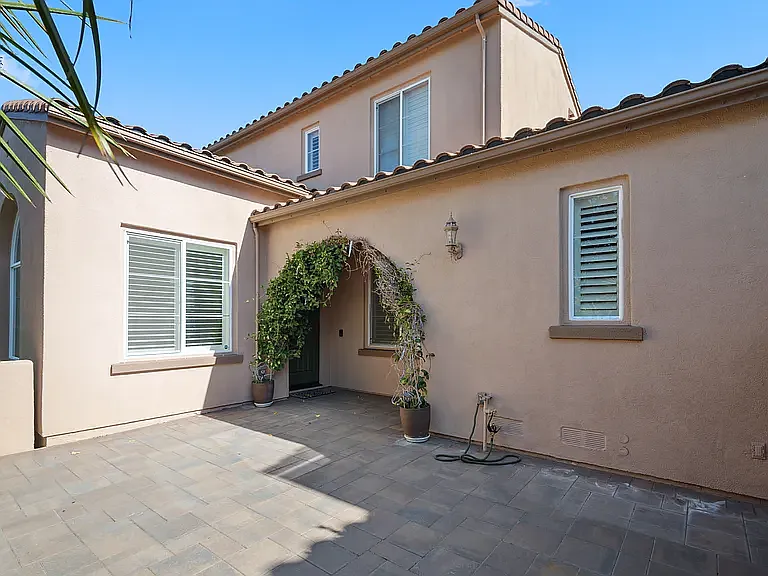 4 bed, 1557 sqft, $4,150 — Photo 2