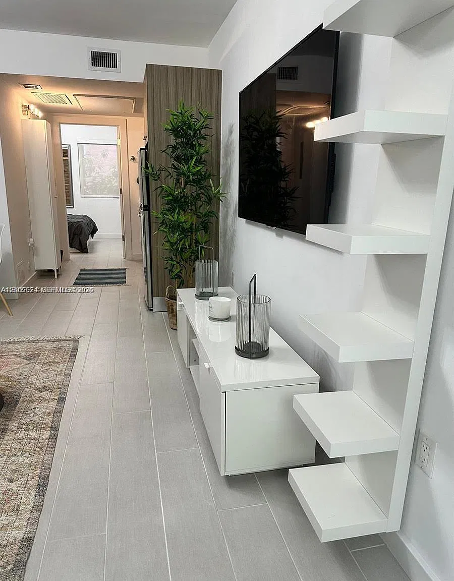 740 Meridian Condo — Photo 3