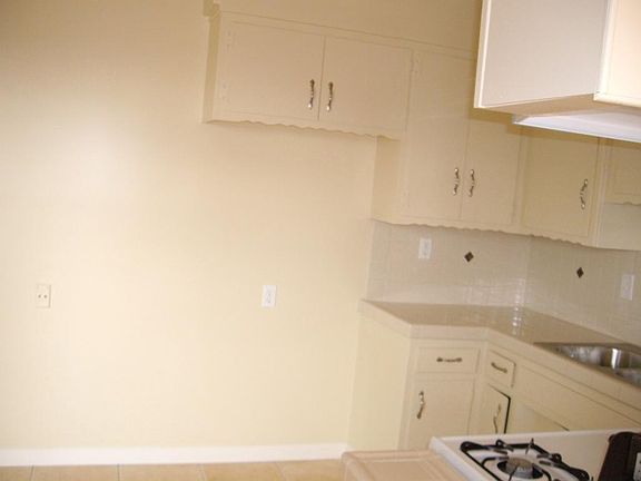 4th image of 1491 College View Dr APT A